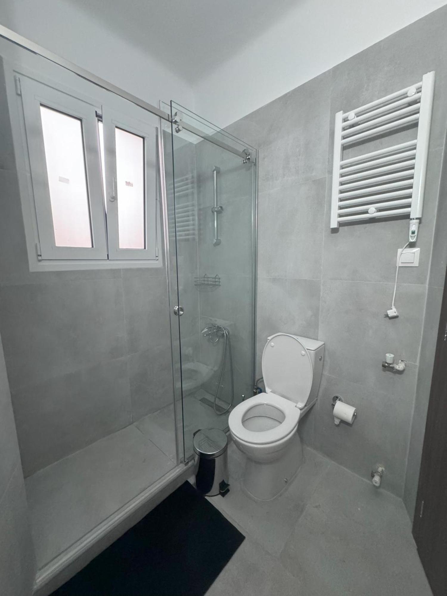 Ntinos Apartment Center Exarcheia เอเธนส์ ภายนอก รูปภาพ