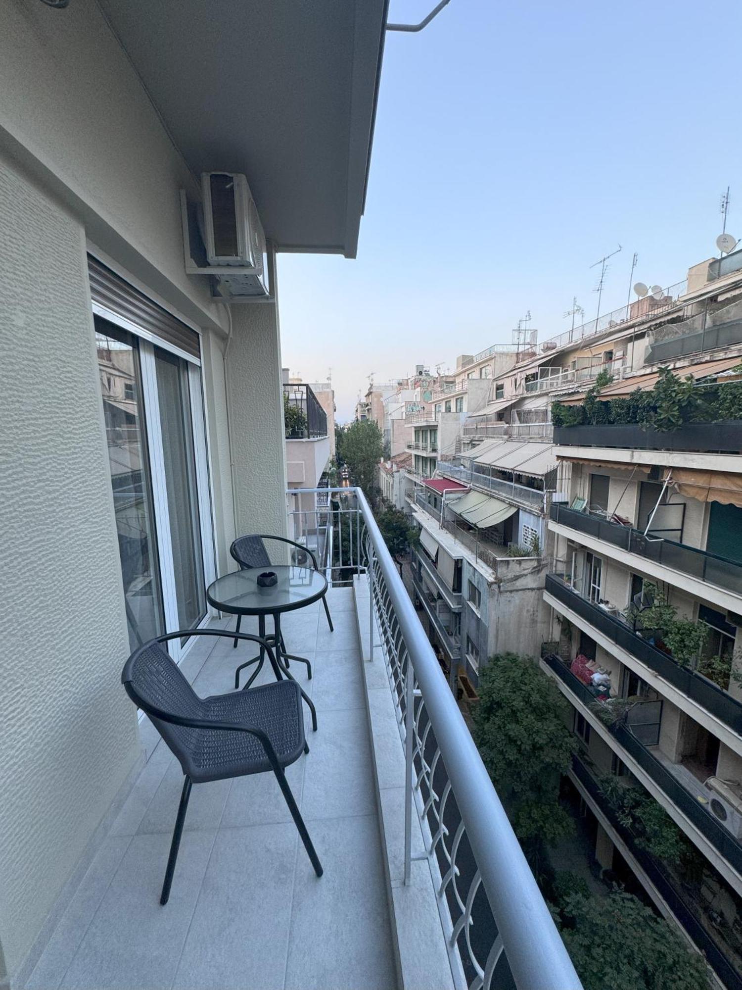 Ntinos Apartment Center Exarcheia เอเธนส์ ภายนอก รูปภาพ